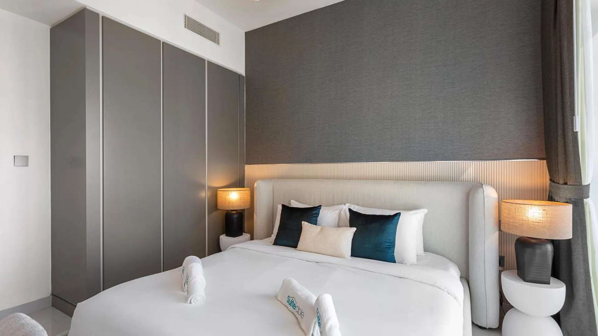 Breathtaking Elegance 1Bedroom In Emaar Beachfront Dubai Apartment