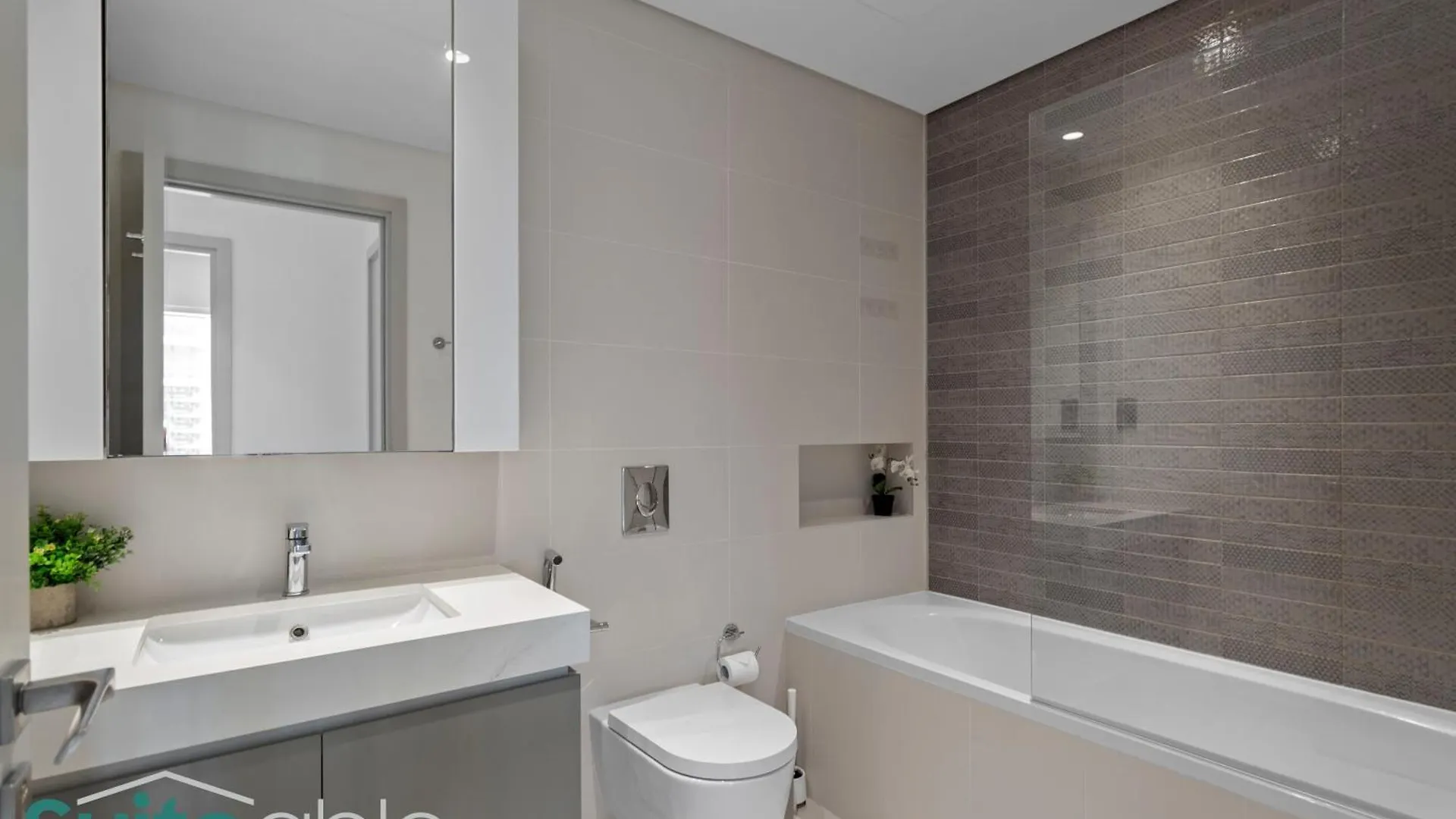 Breathtaking Elegance 1Bedroom In Emaar Beachfront Dubai 0*,