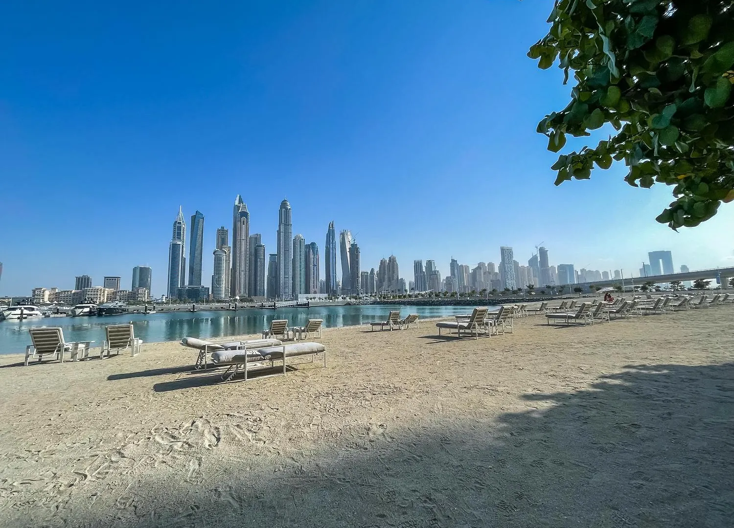 Breathtaking Elegance 1Bedroom In Emaar Beachfront Dubai Apartment