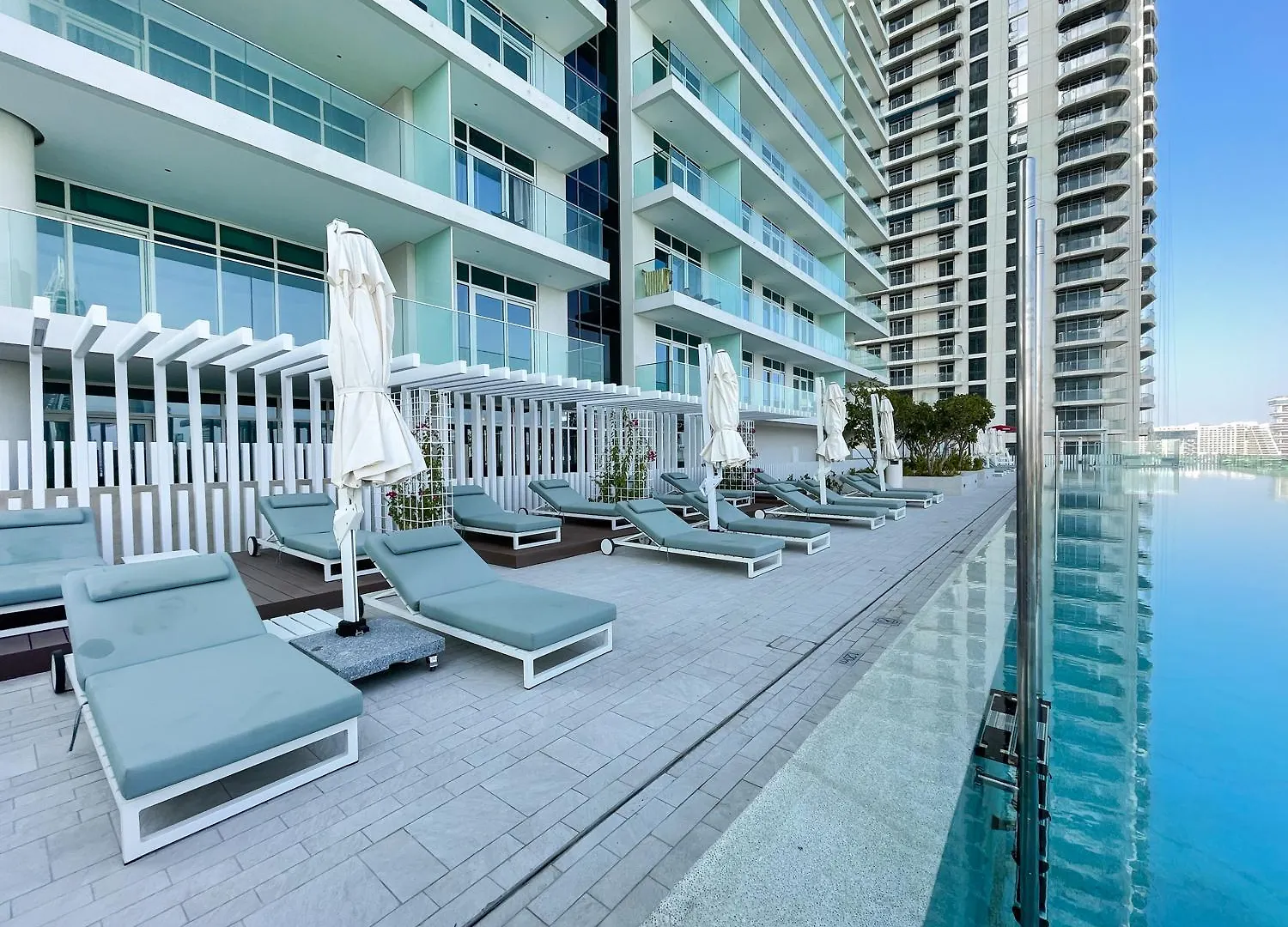 Breathtaking Elegance 1Bedroom In Emaar Beachfront Dubai 0*,